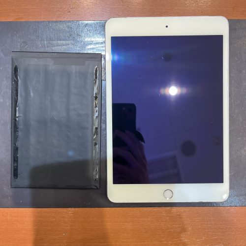 京都市南区唐橋よりiPad mini4 バッテリー交換のご依頼！