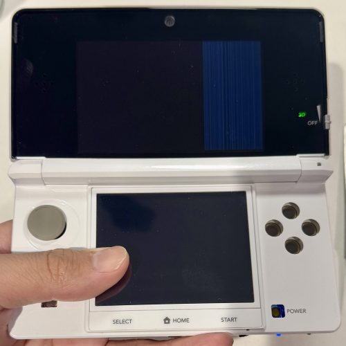 壊れたニンテンドー3DS LL NEW ニンテンドー 3DS LL 格安で液晶修理する1（本体解体編） - まず分解。