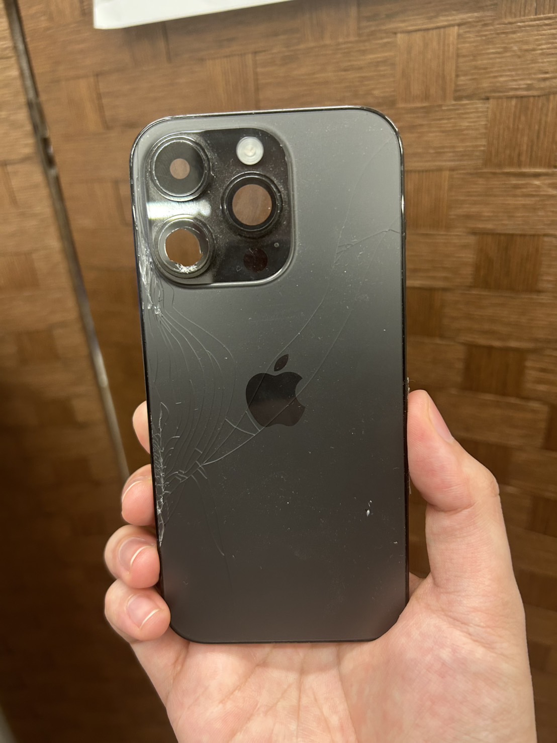 Apple iPhone 15 ブルー 本体　液晶割れ　背面ガラス割れ iPhone 15】背面ガラス割れ修理