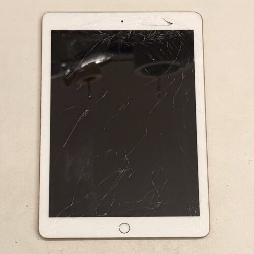 京都市宇治市よりiPad 第6世代の画面割れで来