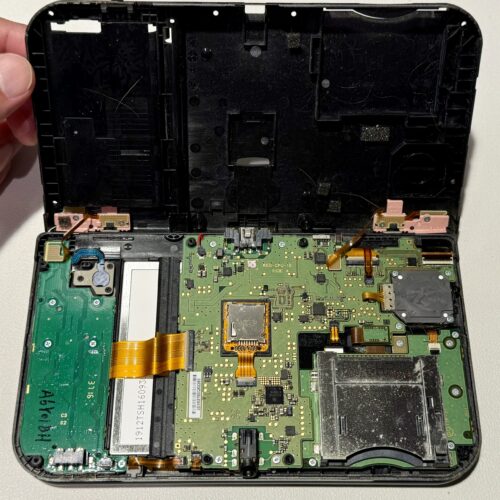 京都市伏見区よりNewニンテンドー3DS LLの下画面損傷で来店