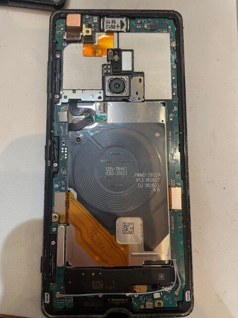 Xperia XZ3基板移植修理 | iPhone修理 スマートクール MOMOテラス伏見