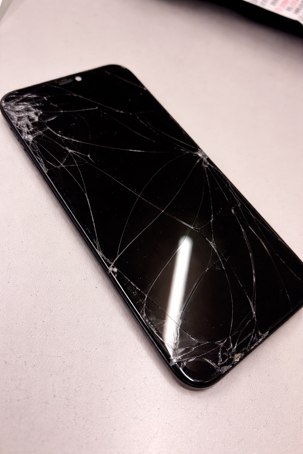 伏見区エリア】よりiPhone 11の画面割れ交換修理ご依頼ありがとう