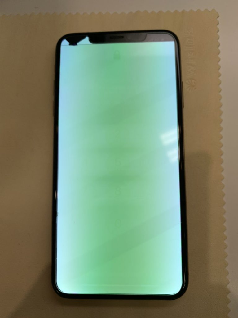 液晶が真っ白になったiPhoneXS