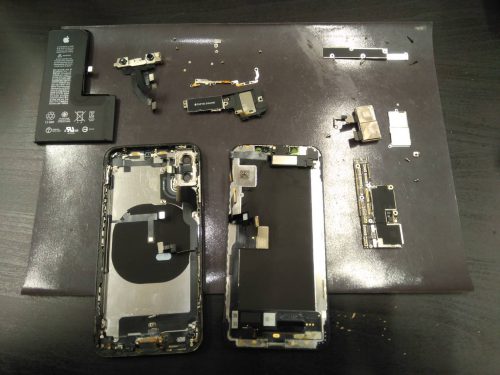  iPhone修理の様子 